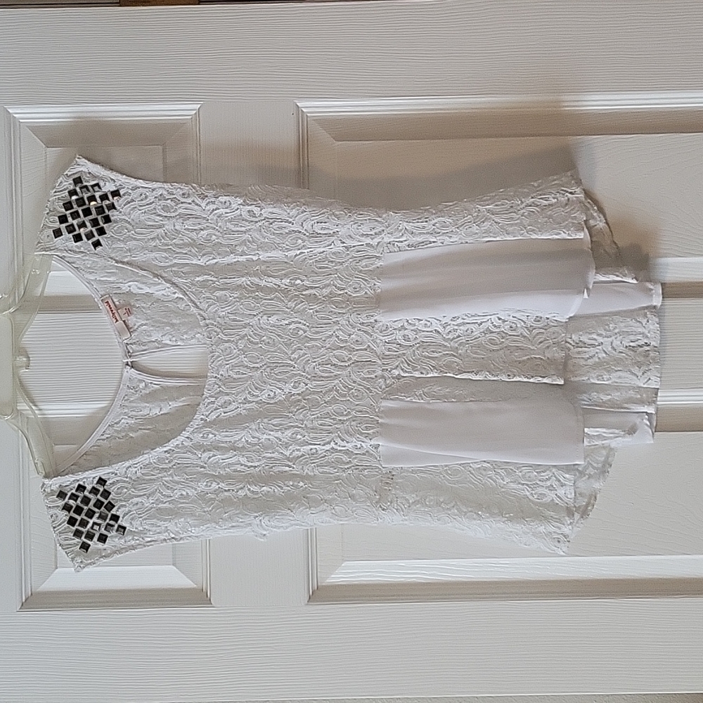 NWOT Hollywould Lace Hi/Low Top Size L